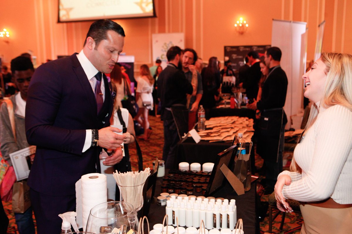 <a href="/OMrHollywood/">Oskar Rivera</a> it was great meeting you! Enjoy my products #zoespa #celebconnect #oscars2016