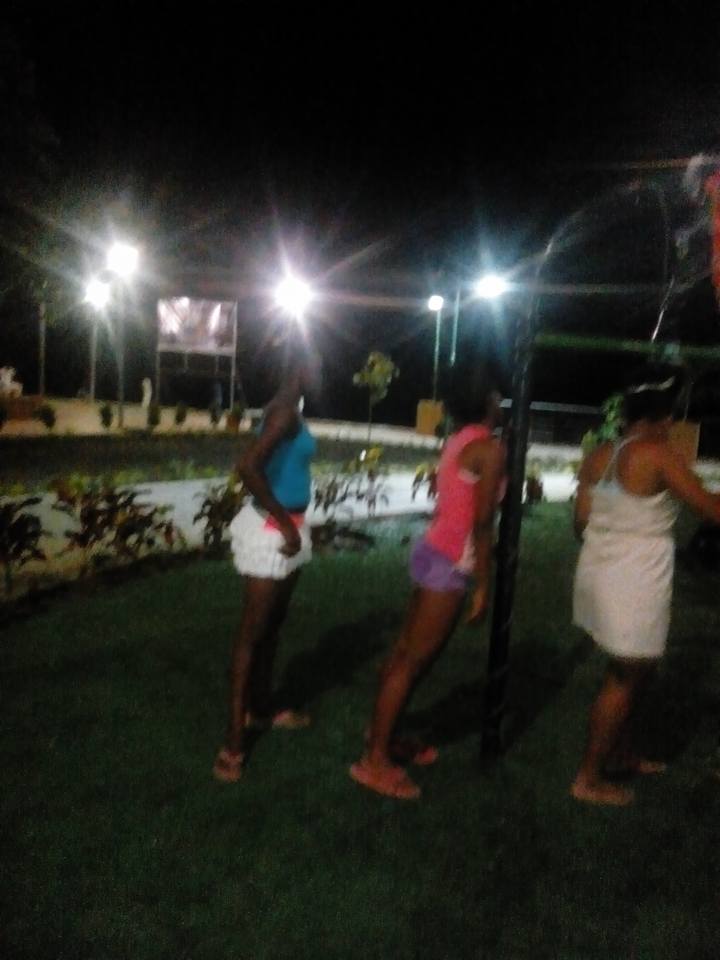 Genesis43027226's tweet photo. Aqui con mis conpañeras un dia de destrabe https://t.co/PlTnHgCwjG