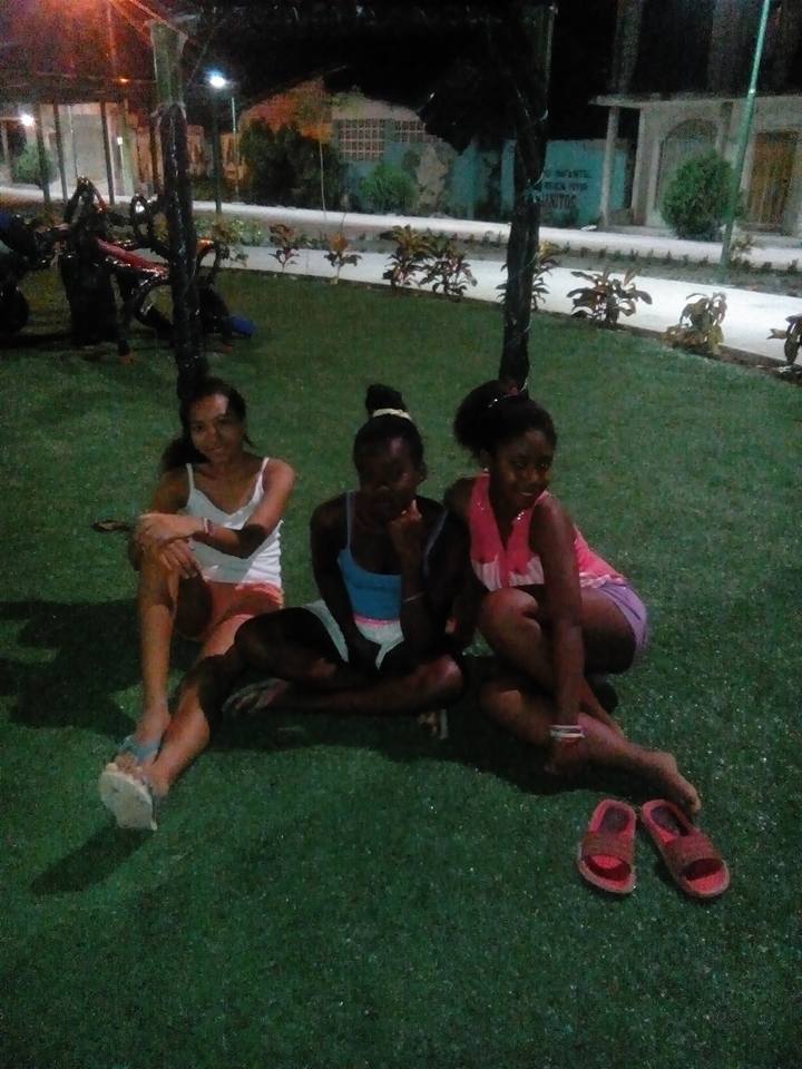 Genesis43027226's tweet photo. Aqui con mis conpañeras un dia de destrabe https://t.co/PlTnHgCwjG