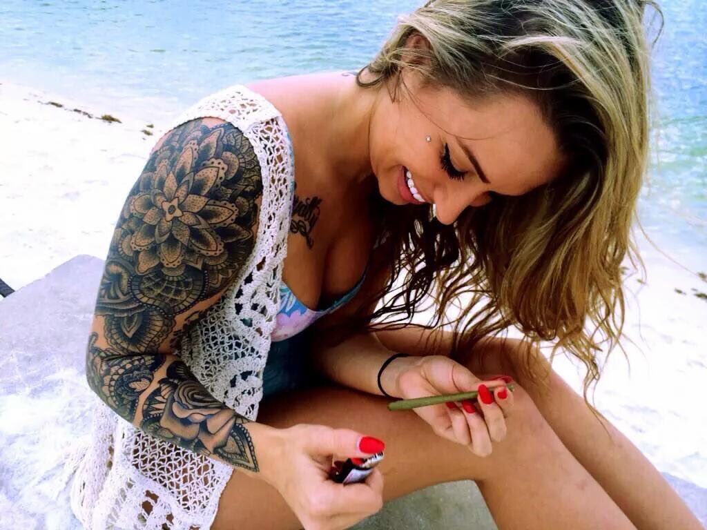 OpuffO2's tweet photo. Dreaming of those warm summer afternoons. #Weed #Cannabis #OPuff https://t.co/VcSBHRRysg
