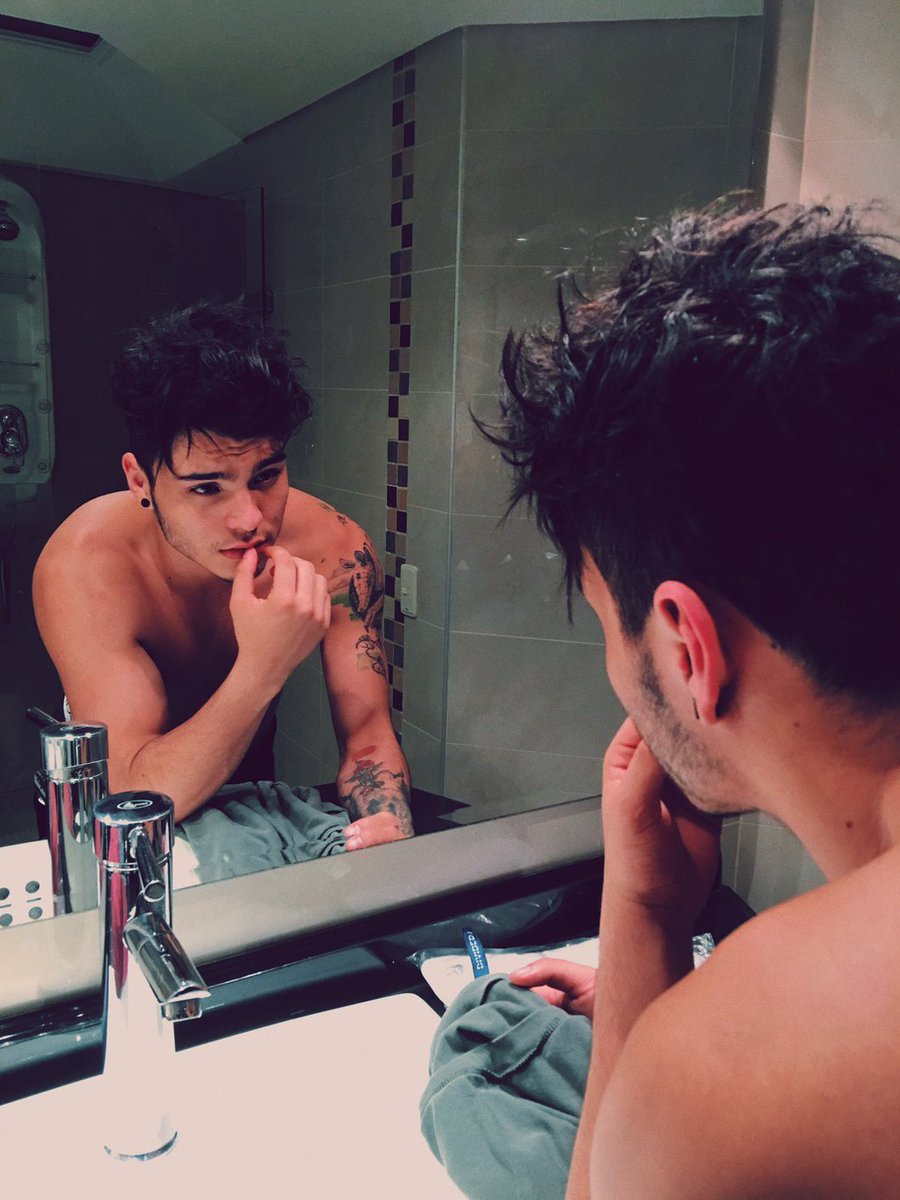 madquins_'s tweet photo. Ya se dieron cuenta que ME ENCANTA @villalobossebas ????? #KCA #VotaSebastianVillalobos  ♥♥♥♥♥♥♥ :´3 https://t.co/yQOw2bKQoI