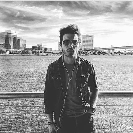 CarolJinGGarcia's tweet photo. Él es el #HombrePerfecto
#EnamoradaTime #italiano #guapisimo #quemaspuedopedir #GianlucaGinoble https://t.co/AEA4d4dZ3G
