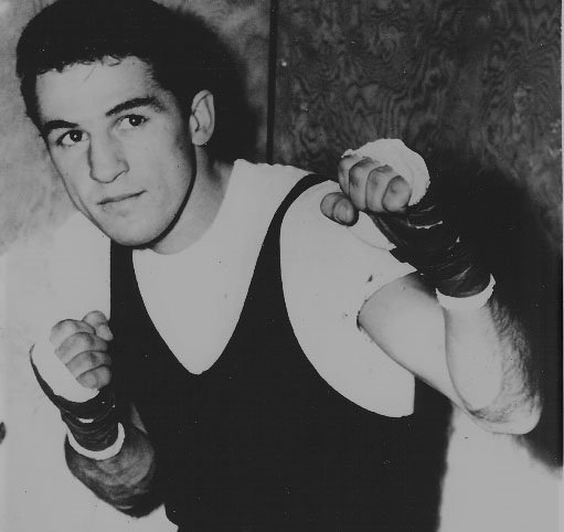 round13boxe's tweet photo. Especial #EderJofre 80 Anos: Parte I, leia em https://t.co/A5QRGiTjxI #GaloDeOuro #Boxe #BoxeBrasileiro #Round13Boxe https://t.co/lE5XWqtd3O