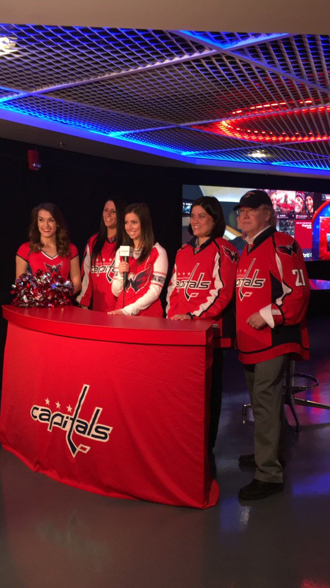 Melissa winning her prize for the 16-17 ticket holder renewal 😍😍 #capsLeafs #thankyou #brooks #laich <a href="/maholly13/">Melissa Holly</a>