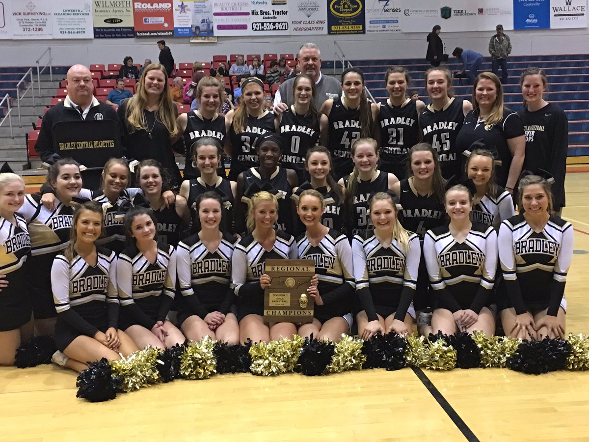 m_houston2's tweet image. BRADLEY BEARETTES ARE REGIONAL CHAMPS! Pictured here with the most dedicated cheerleaders around! #BCNation 🐻💛🏀