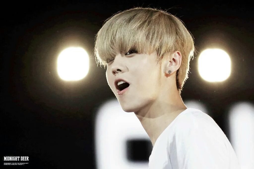 blondeIuhan's tweet photo. Don't let this day die, 140815 https://t.co/KuMOQgKSxY