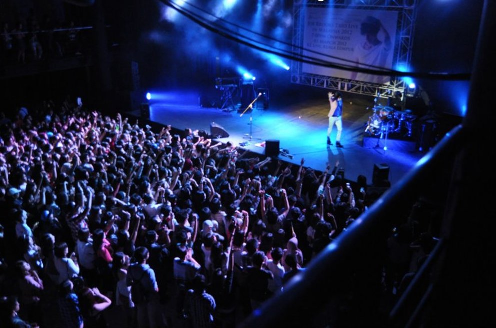 JBrooksFansMsia's tweet photo. 4 years ago today @joebrooksmusic performed in Malaysia for the very first time! We still love you! #throwback https://t.co/jxkFkJKZG7