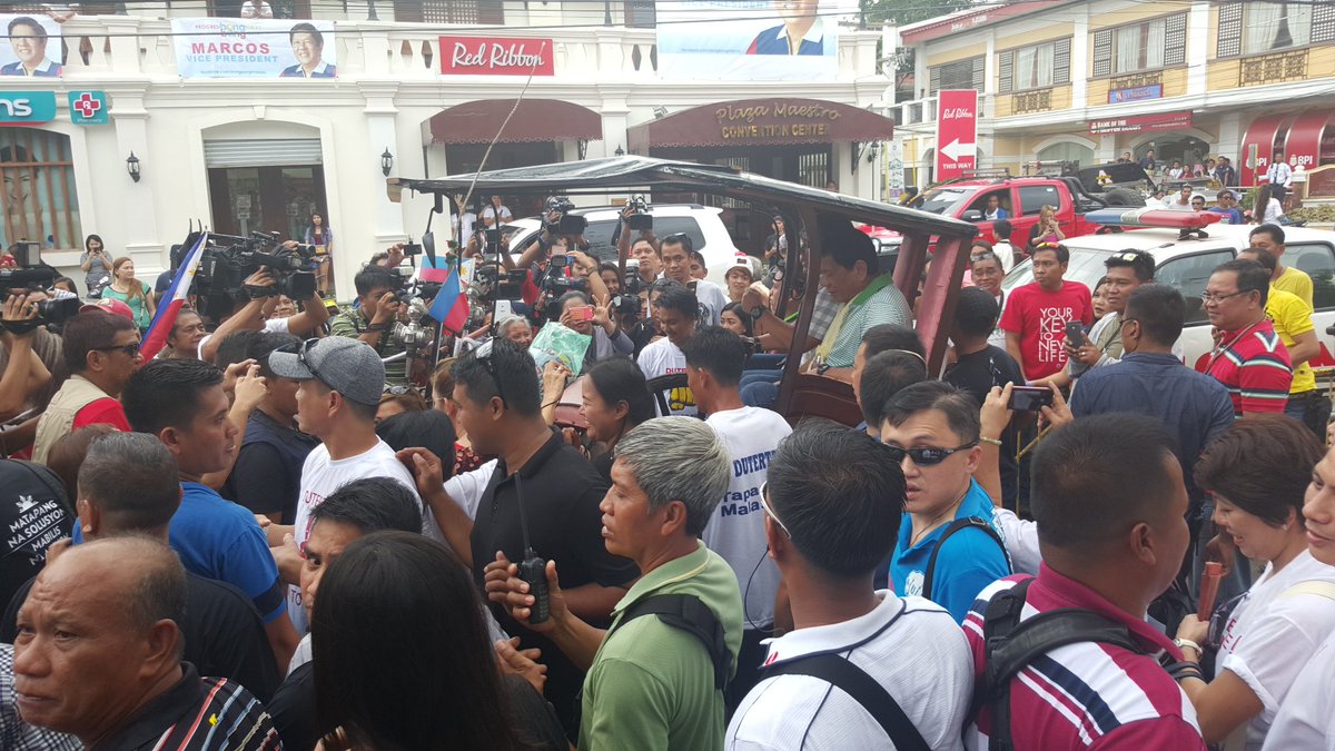 piaranada's tweet photo. Rody #Duterte begins his kalesa caravan here in Vigan. He's on his way to Vigan Convention Center. #PHVote https://t.co/8xLhPtoKGN