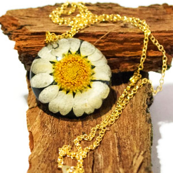 BestTrendsDaily's tweet photo. Jewelry inspired by nature. https://t.co/nC8jbldsIZ @NT_handmade #jewelry #fashion #craft #style #earrings #necklace https://t.co/kFYMxt45Ed