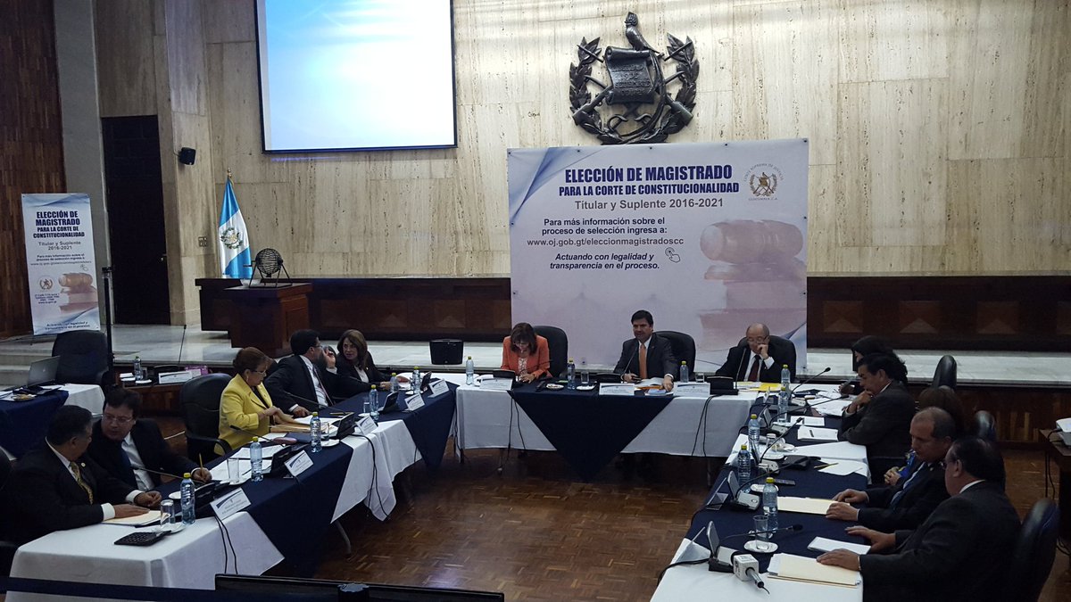 stereo100xela's tweet photo. #PlenoCSJ inicia votación para selección de Magistrados titular y suplente de #CC vía @OJGuatemala @ErickColop https://t.co/yyfevBtOKZ
