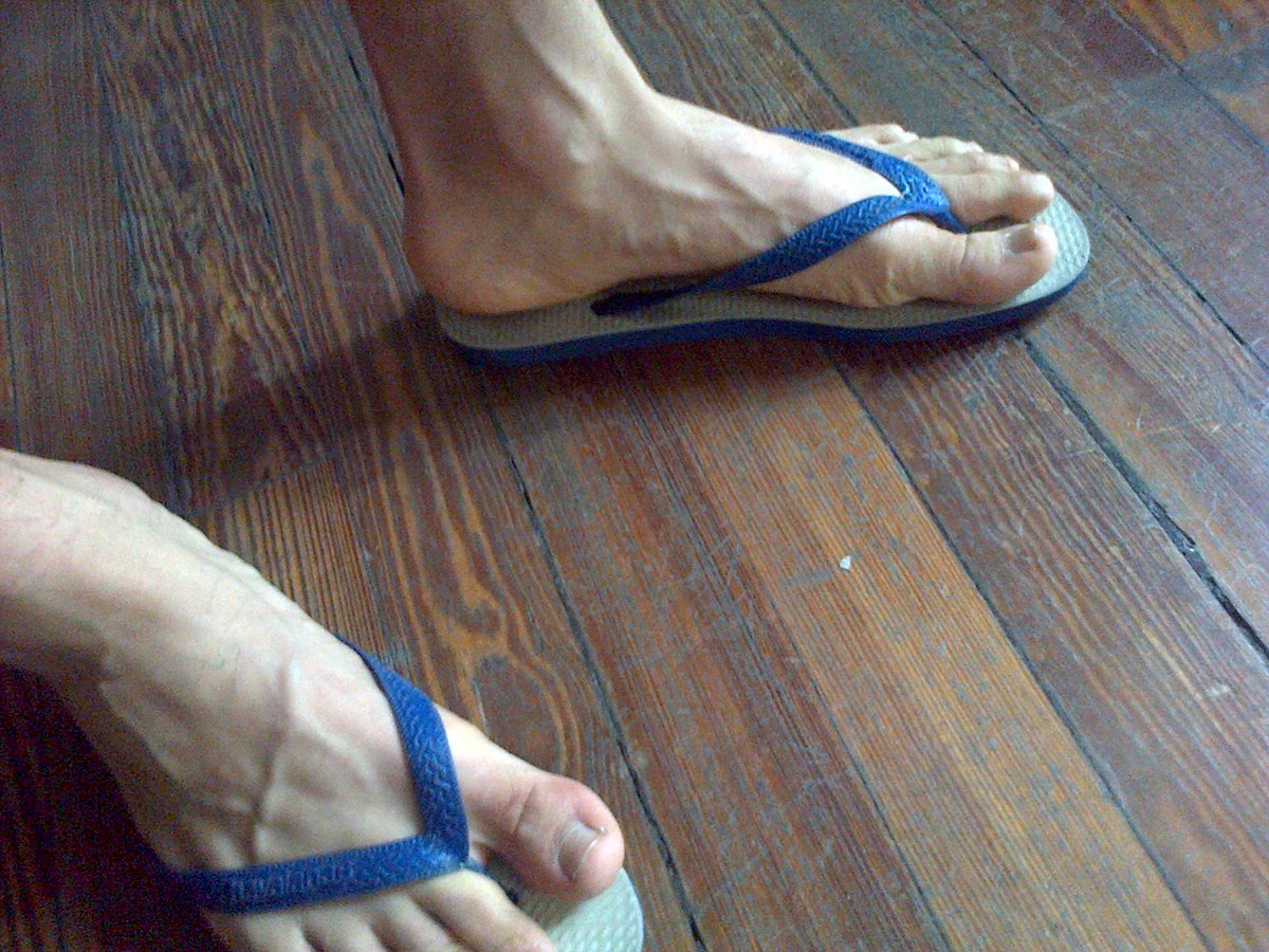 MaxPertuchi's tweet photo. @GayReview  mis pies están disponibles para ser modelos exclusivos de @Havaianasmex https://t.co/wqijXGKNvF