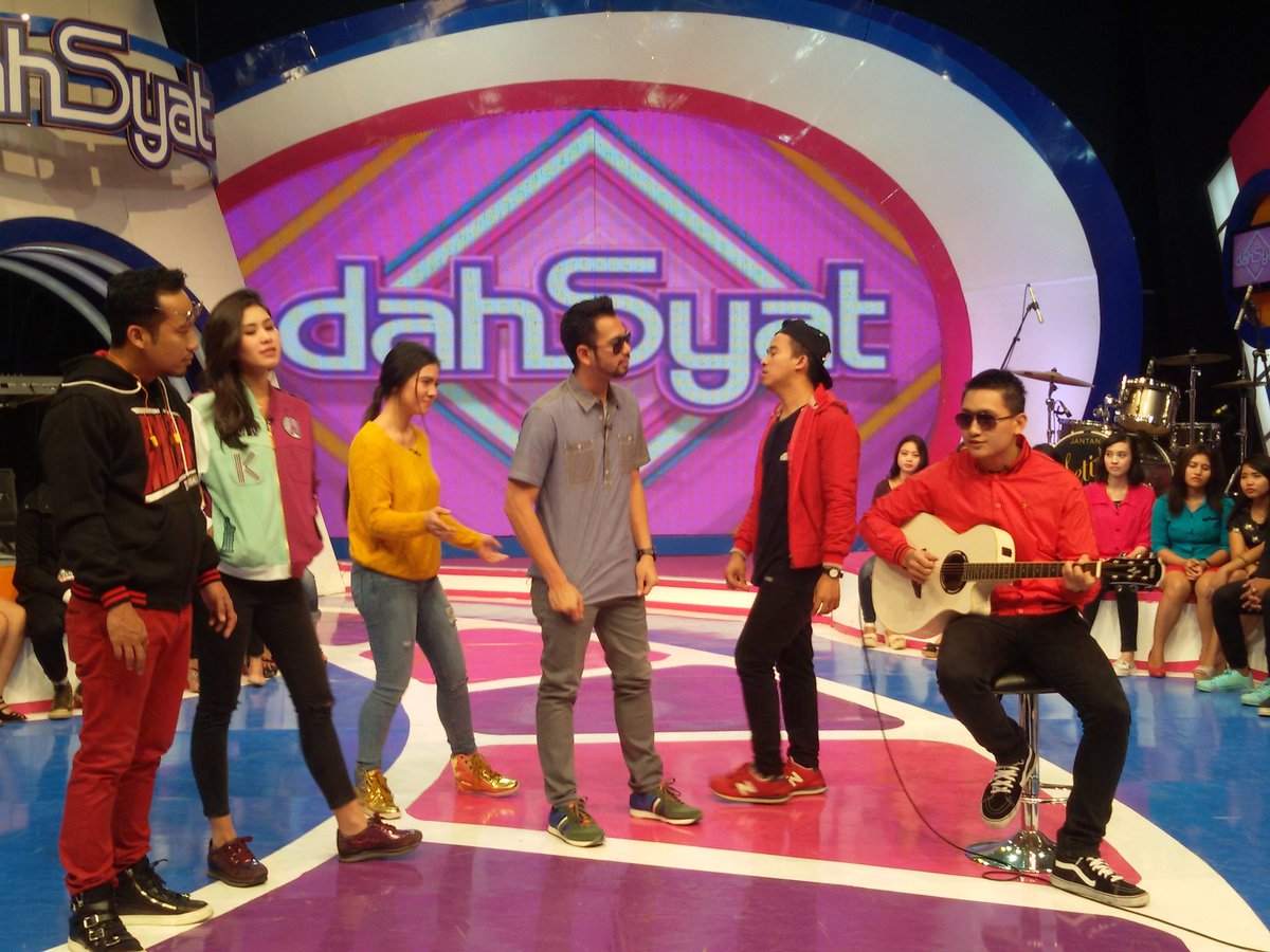 dahSyatMusik's tweet photo. Duuhh romantis banget sihh Juan nyanyiin lagu.. buat Nanas bukan yaa?? #dahSyatKamisMesra https://t.co/1qjVbFhjC8