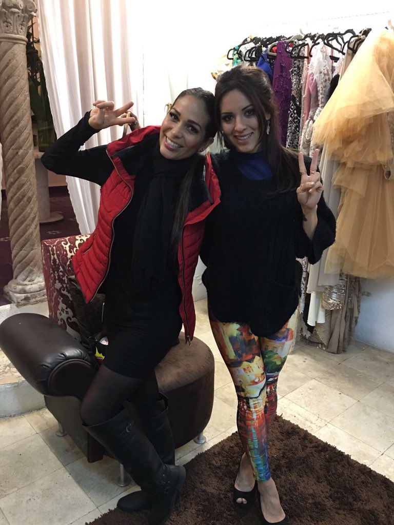 shiracasar's tweet photo. Aquí con MICHELLE TRUJILLO viendo vestuario con ALEJANDRO MATTA para el carnaval de Minatitlán este sábado https://t.co/xoSW2NsZyN