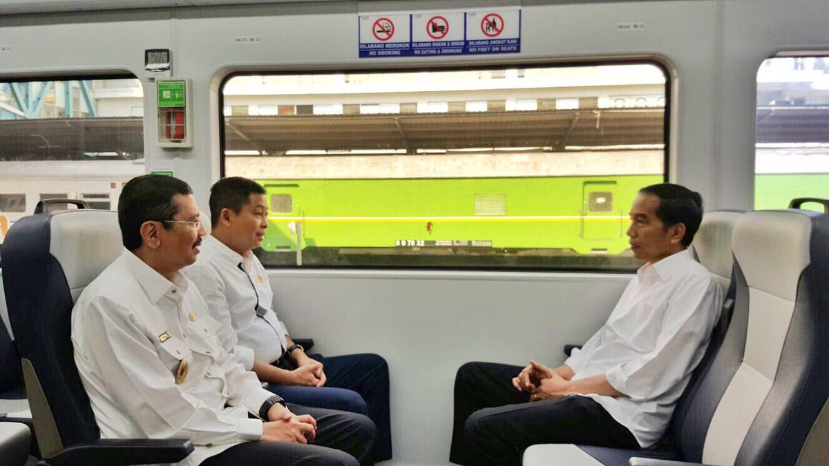 Kereta bandara Kualanamu-Medan  bersih, nyaman. Kereta begini akan dibangun di Lampung, Minangkabau &amp; Jakarta -Jkw