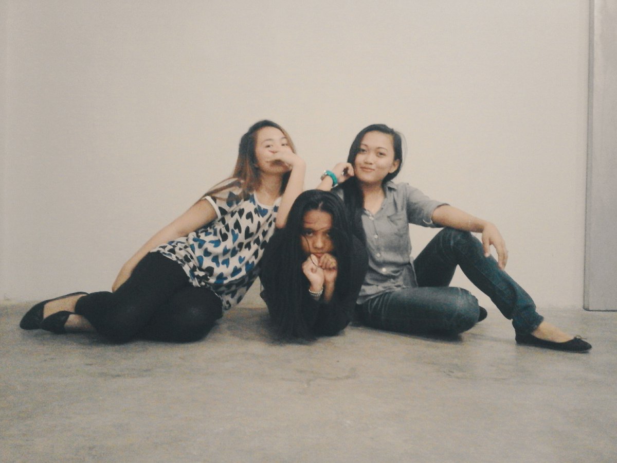 Hugotgirl29's tweet photo. caption this..

#hahaha *^__^*
#MODELbeLIKE https://t.co/CuufIKEsiT