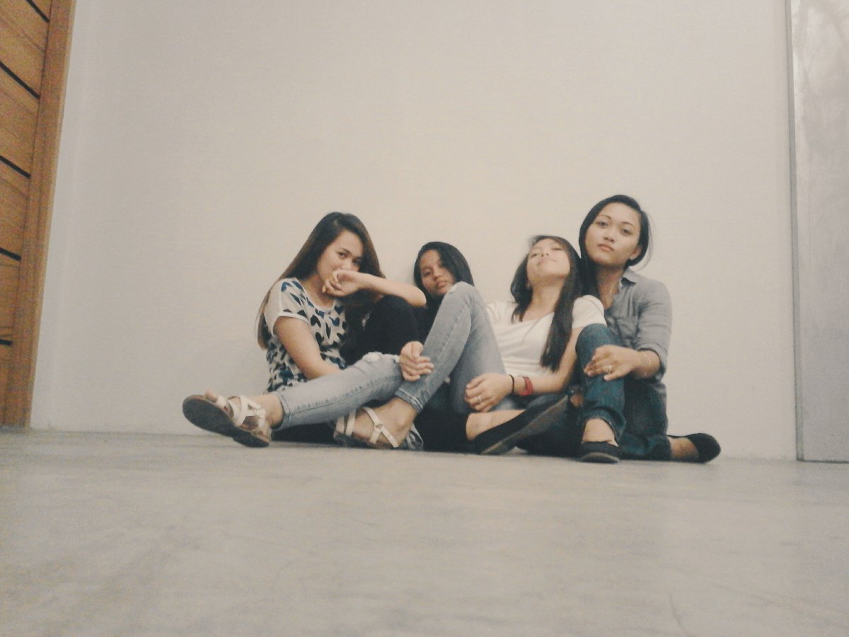 Hugotgirl29's tweet photo. caption this..

#hahaha *^__^*
#MODELbeLIKE https://t.co/CuufIKEsiT
