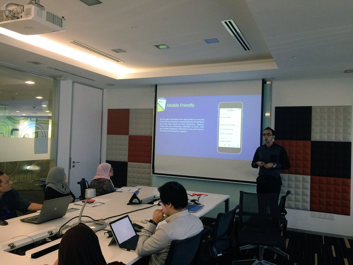 AndyGnintex's tweet photo. #Nintex and #srkk Malaysia joint hands on seminar. Amin from SRKK is presenting how Nintex is very mobile friendly https://t.co/e2ZmQNkVWZ