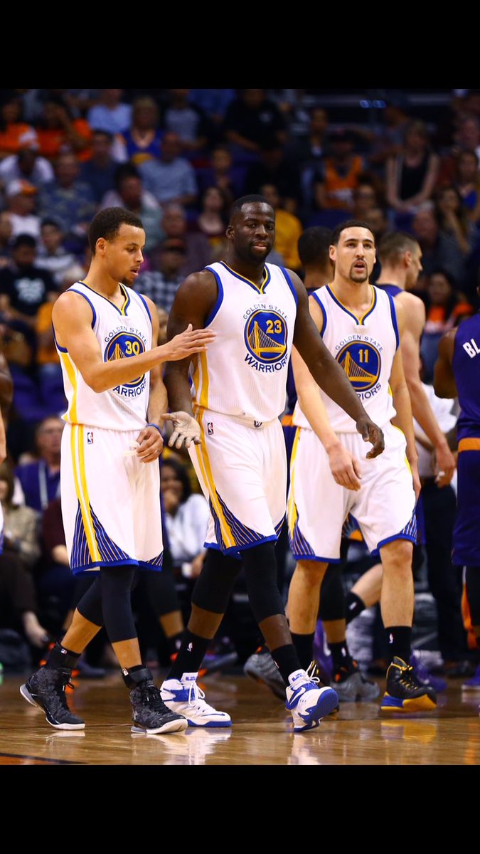 ltsPrisonMike's tweet photo. Retweet- The Office Big 3

Favorite- Warriors Big 3 https://t.co/3AaAUQlVIg