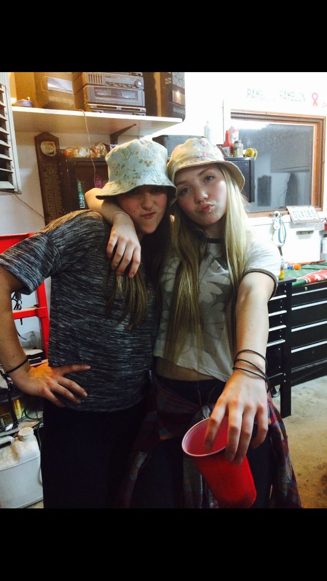 Bryno16's tweet photo. HBD to one of the chilliest ladies I know,who can get turnt in a sec, &amp;has the coolest outfits!✌🏼️🍻@brittanywoodrow https://t.co/emS60LIuB1