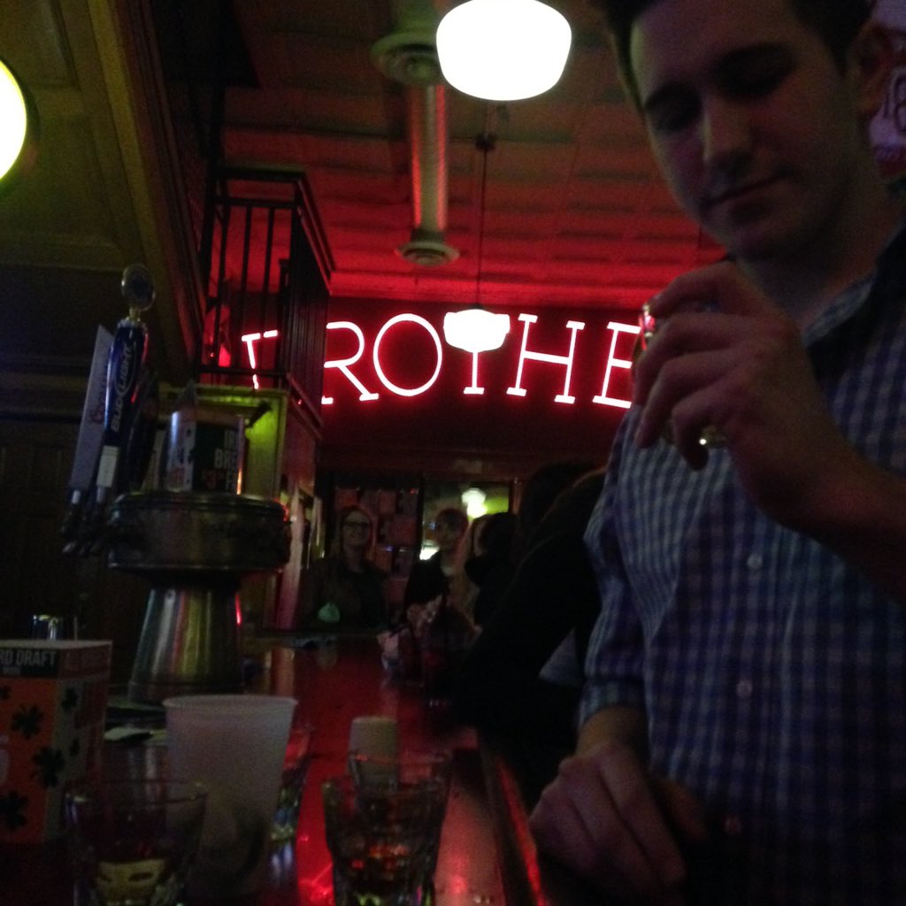Damian_Simonini's tweet photo. Happy 21 #brotherspurdue #upshot https://t.co/j2zdgHoKTt