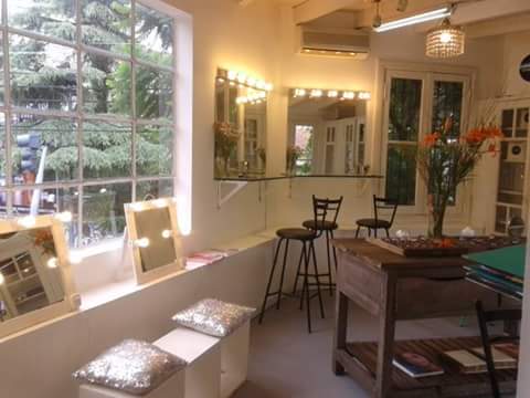 MariaGrebol's tweet photo. :: Imágenes de nuestro MakeUp School :: 
#TeEsperamos #CarreraProfesional #Automaquillaje https://t.co/5D54N2imfu
