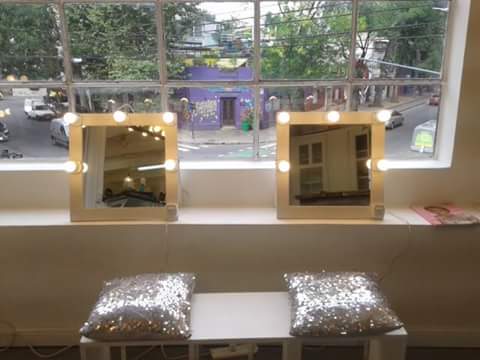 MariaGrebol's tweet photo. :: Imágenes de nuestro MakeUp School :: 
#TeEsperamos #CarreraProfesional #Automaquillaje https://t.co/5D54N2imfu