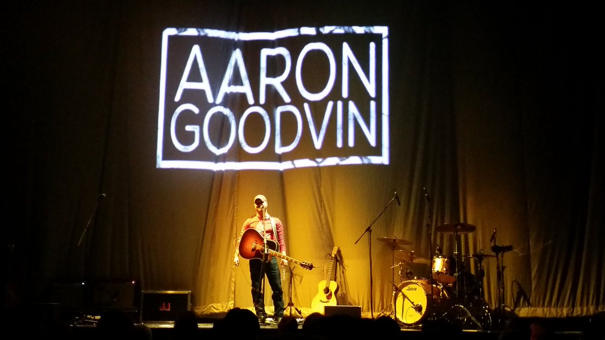 davethenflder's tweet photo. @aarongoodvin loved the #hummingbirdpro #gibson we have the same guitar man. Nice to meet you earlier #cheers https://t.co/jLnhGC8POX