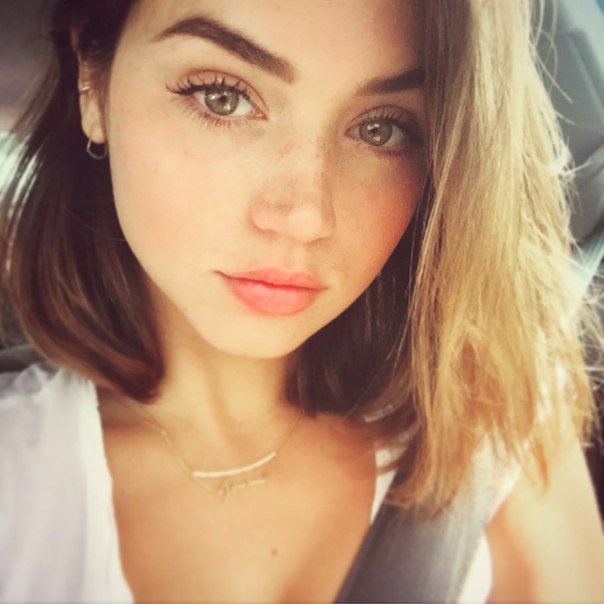 FCSuggestions's tweet photo. Ana De Armas https://t.co/sNObyo635K
