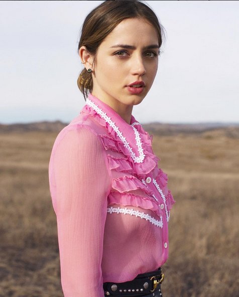FCSuggestions's tweet photo. Ana De Armas https://t.co/sNObyo635K