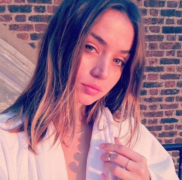 FCSuggestions's tweet photo. Ana De Armas https://t.co/sNObyo635K