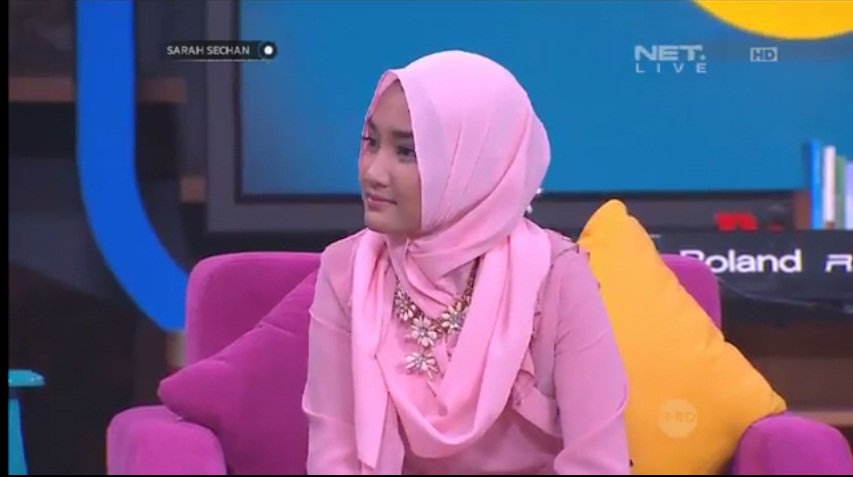 FatinisticPaluu's tweet photo. keseruan @FatinSL di @SarahSechan_NET #FatinAtSarahSechan_NET https://t.co/XLrqdPNXcp