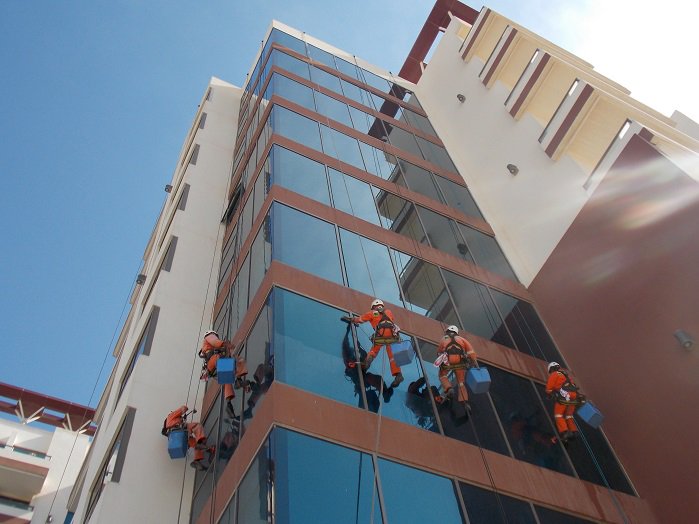 greensmarttech1's tweet photo. #greensmarttechnical recent rope access #windowcleaning services at Avenue residence https://t.co/PNEJOLrn4V