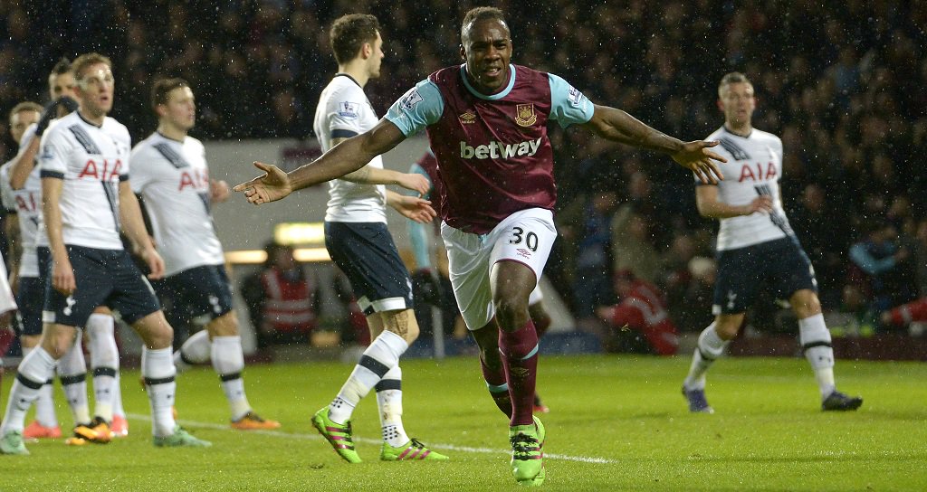 WestHam's tweet photo. Up early? Yeah, it did happen! #WHUFC #COYI https://t.co/vfteTSREJa