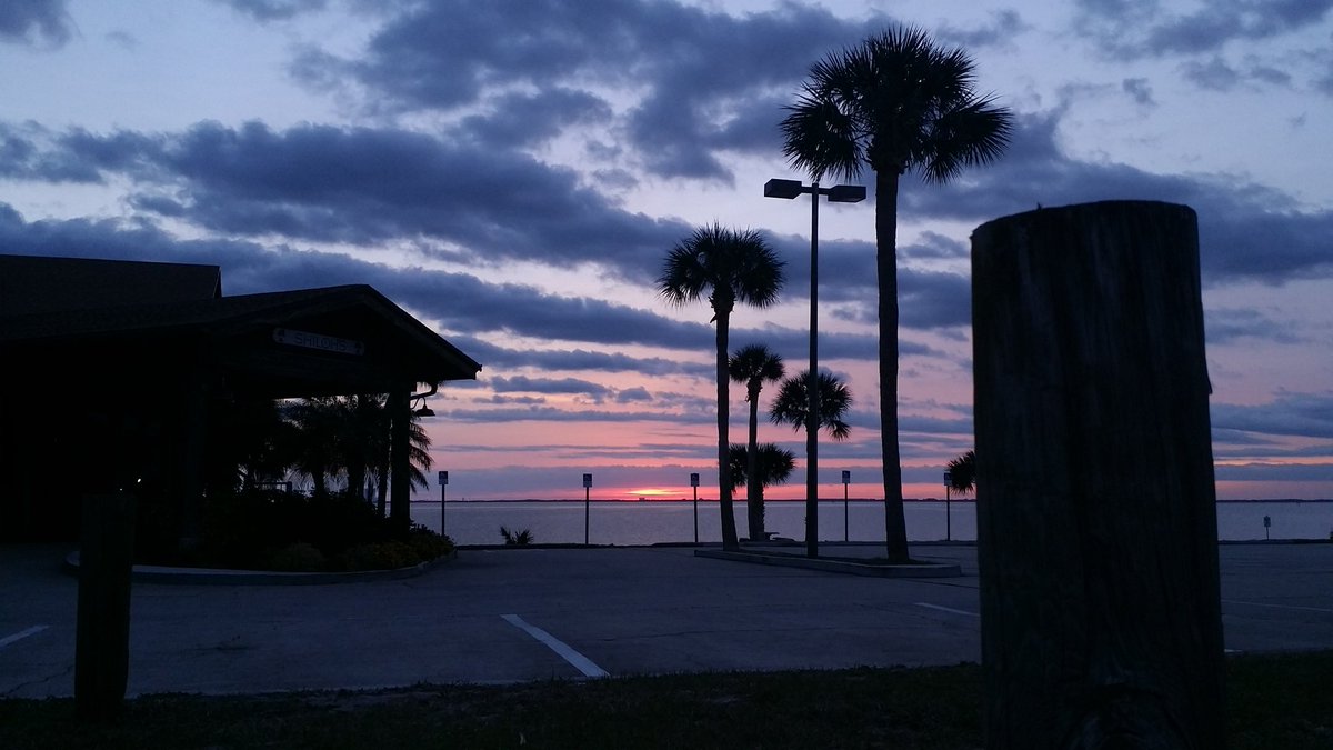 ShareALittleSun's tweet photo. Good morning! #sunrise #LoveFL https://t.co/aFklpqZJcA RT @SpaceCoastSkies