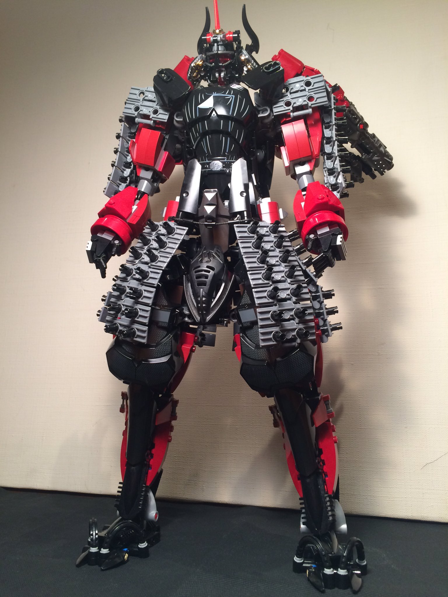 Scatman Orange على تويتر 新作 鎧華 完成 今回は鎧武者 和風の作品となっております 肩にガトリング付けたり巨大な斧持ってますが和 風 ですので 注目していただきたいのは頭と足 兜や具足を忠実に再現しました 因みに