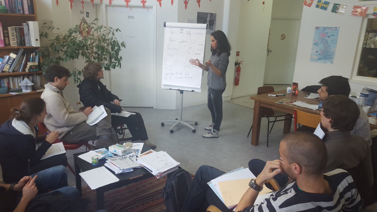 Cafe_Langues's tweet photo. Des symboles bizarres se glissent sur le tableau du café des langues #Luminy... Gros succès pour l'#arabe ! https://t.co/eS7t0jn4XH