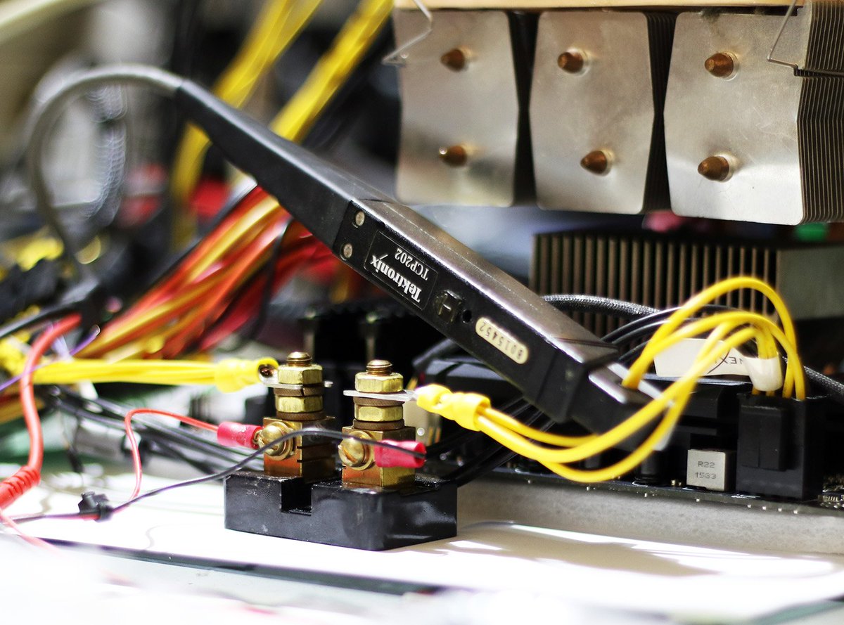 CPCHardware's tweet photo. Ça c'est de la bonne photo d'illustration bien sexy ! #LabPorn
Si je gagne au lotto, je claque tout chez @tektronix https://t.co/y7DtGaIN6M