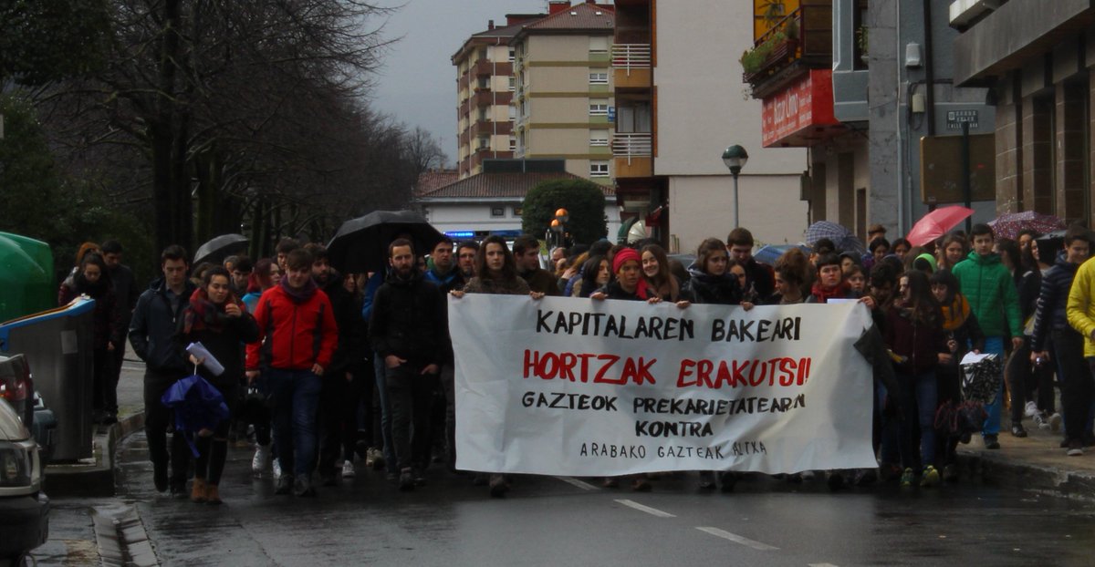 Dozenaka ikasle eta langile batu ditu Laudion #martxoaren3-a dela eta eginiko mobilizazioak