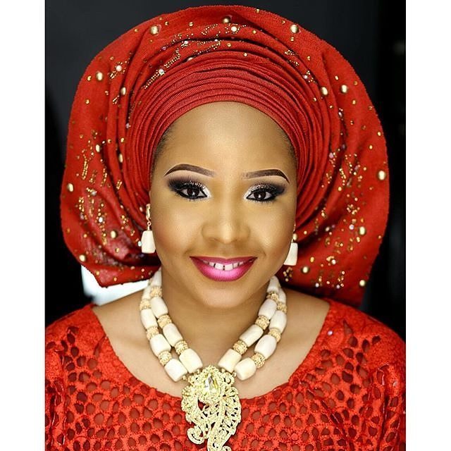 SugarWeddings's tweet image. Extremely sweet in red, asooke by @herthesir_concepts #gele #asooke #redinspiration #beads… ift.tt/1TSrqFw