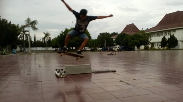 TSkateKyg's tweet photo. Long ollie at rsud kayuagung by kemas https://t.co/JCcuxqswq1