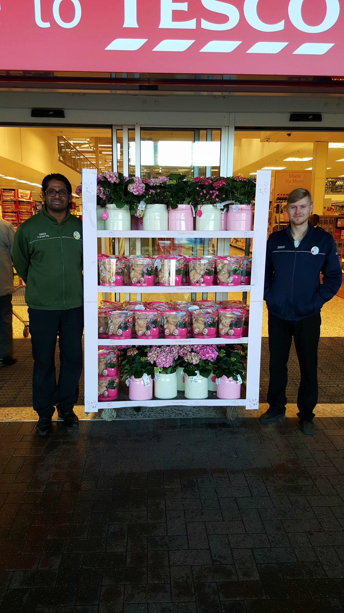Super Sunbury #MothersDay flowers launch! Great effort from the team 😊 <a href="/jlingard1989/">James Lingard</a> <a href="/davidblayn/">Blayn Van Eyssen</a> <a href="/hamiltoncol/">Colin Hamilton</a> 🌷🌻🌹