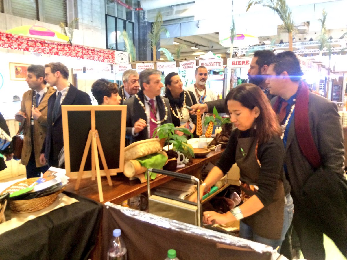 MainaSage's tweet photo. #SIA2016 Sur le stand #Polynesie en compagnie de mes collègues du groupe #UDI et du president @VigierPhilippe https://t.co/p23D64LzNg