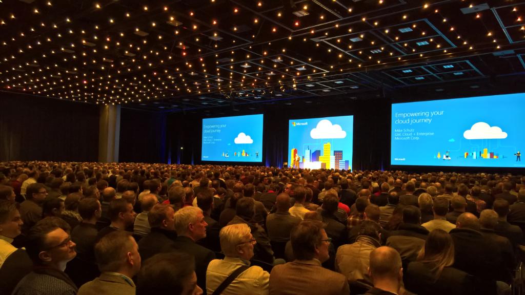 Microsoft_dk's tweet photo. Over 2000 samlet i #BellaCenter til #MSCloudRoadshow for at bygge på deres cloud-kompetencer. Nu keynote:@schutzmike https://t.co/aCUtiSr9xO