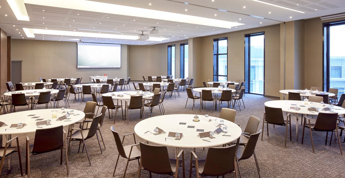 Très chic! #Wiesner-Hager Möbel im Seminarbereich im „Pullmann Charles de Gaulle Airport“ bit.ly/1SX1Vma