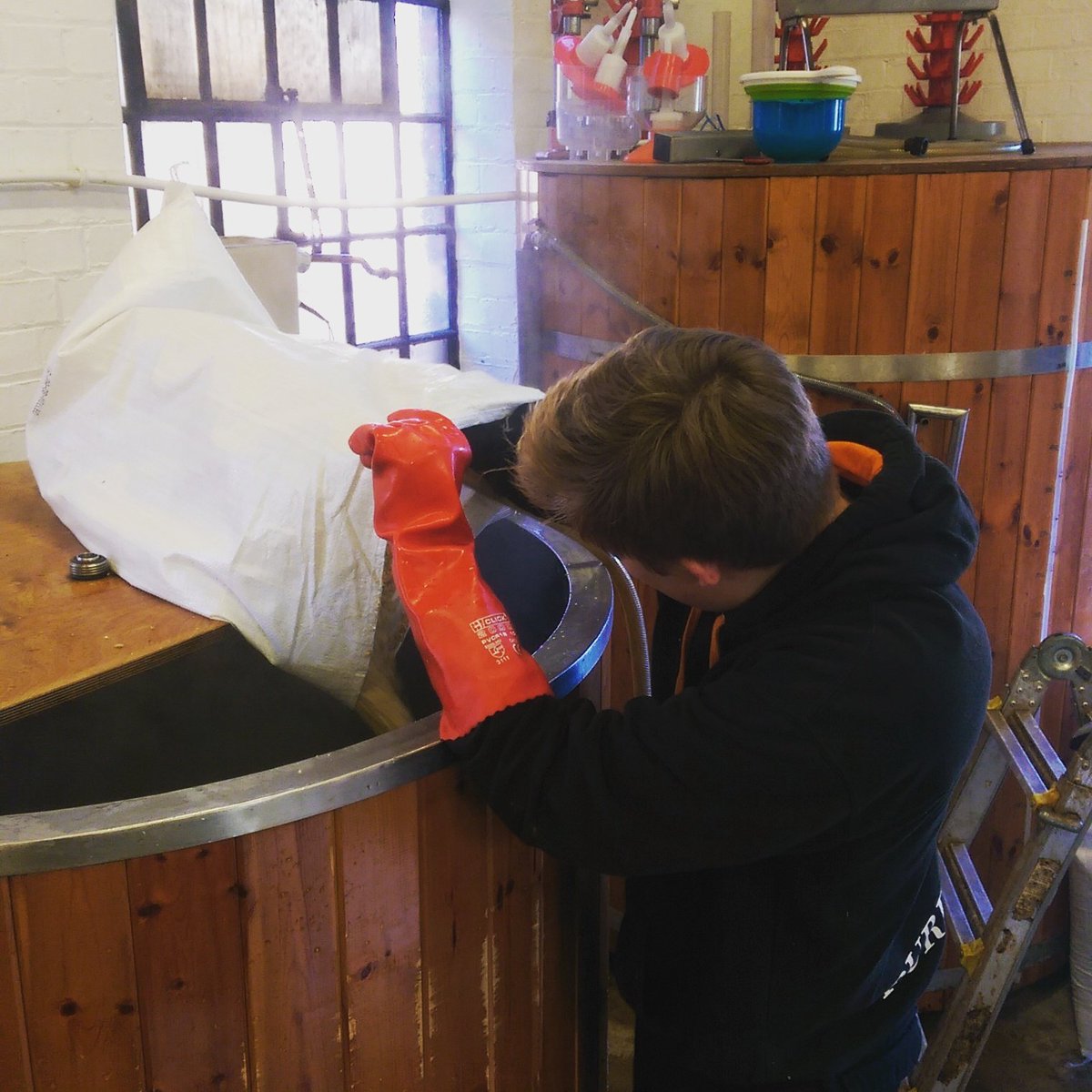 Hartfamilybeer's tweet photo. Apprentice Matt mashing in the first of two batches of #opalcloudywheat for @beer52HQ thanks to @MelissaCole https://t.co/6zWfdkTf0q