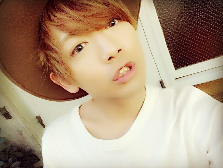 takupon0626's tweet photo. 白って爽やかにみえる😶？
デニムに白Tシャツ。 https://t.co/rxXzeeW5QR