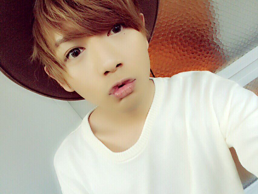 takupon0626's tweet photo. 白って爽やかにみえる😶？
デニムに白Tシャツ。 https://t.co/rxXzeeW5QR