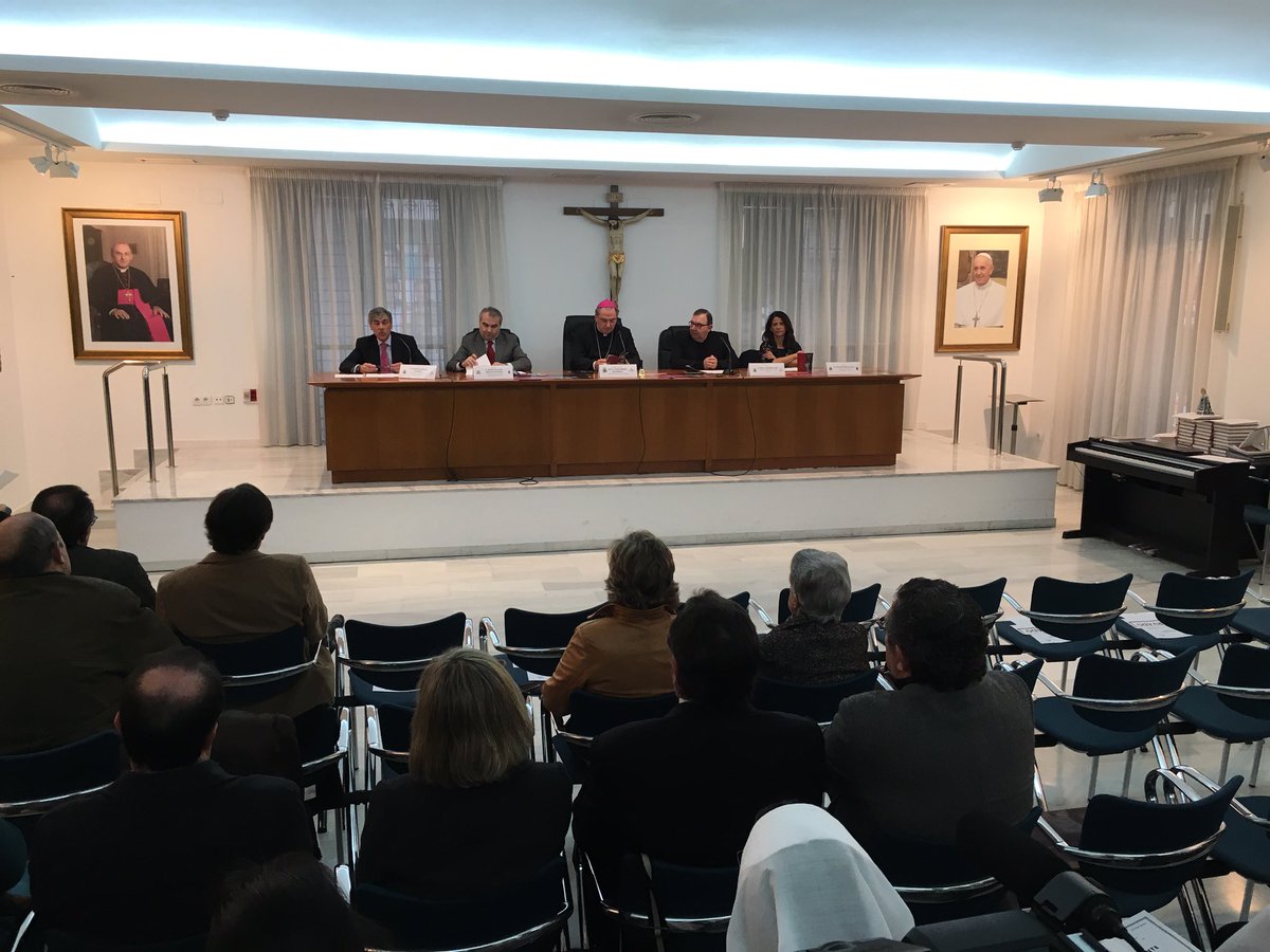 La Agrupación de Hermandades, <a href="/aytodebadajoz/">Ayuntamiento Badajoz</a> y <a href="/ArchiMridaBadaj/">Archi Mérida-Badajoz</a> presentan la programación de #SemanaSantaBA16