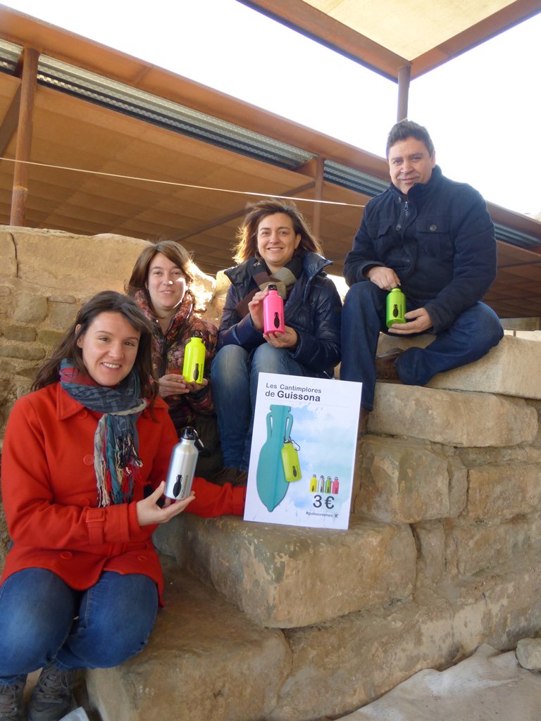 AJGuissona's tweet photo. Les cantimplores protagonistes del concurs #GUISSONAMES https://t.co/jMVL3kJ1iL @BiblioGuissona @Turisme_Segarra https://t.co/WZ9JzttH5l