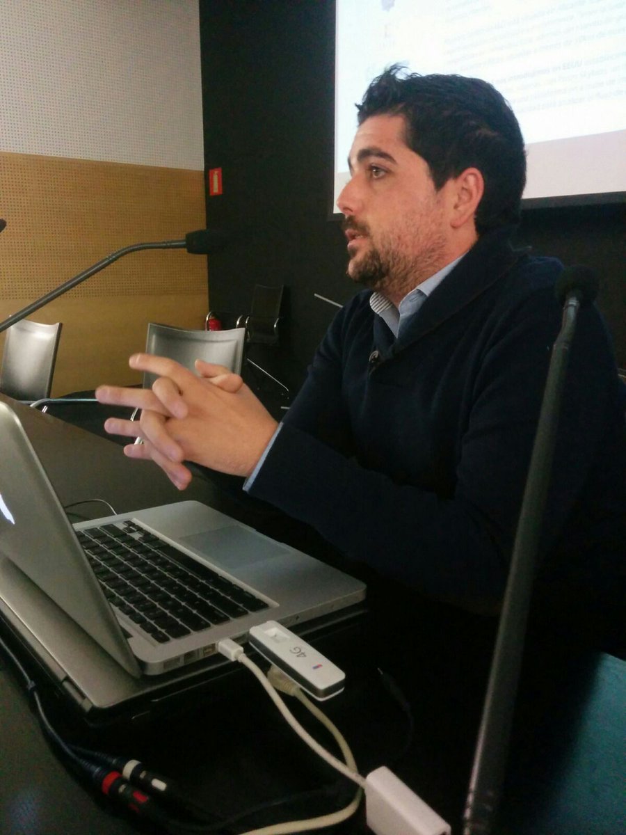 ImpulsAlicante's tweet photo. Turno de @iristrace Vicente Martínez presenta una app para mejorar la experiencia del cliente #APPlicante #WAPPDay https://t.co/pkuPMhg9Jx